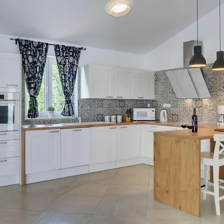 House In With Terrace, Air Conditioning, Wi-fi, Washing Machine 別荘 *