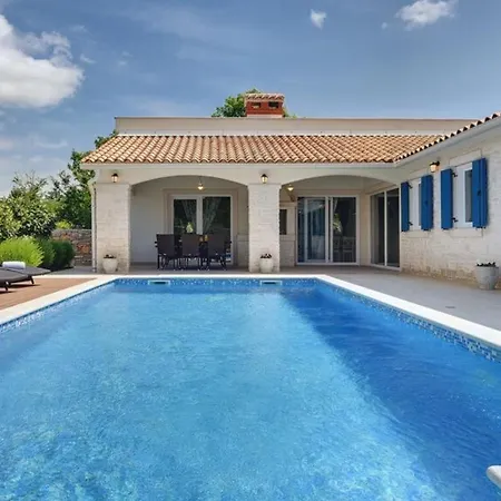 Holiday home House In With Terrace, Air Conditioning, Wi-fi, Washing Machine