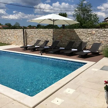 House In With Terrace, Air Conditioning, Wi-fi, Washing Machine