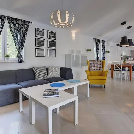Holiday home House In With Terrace, Air Conditioning, Wi-fi, Washing Machine Nedescina