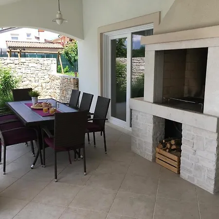 House In With Terrace, Air Conditioning, Wi-fi, Washing Machine Nedescina