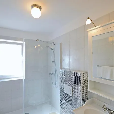 House In With Terrace, Air Conditioning, Wi-fi, Washing Machine Holiday home *