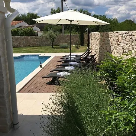 House In With Terrace, Air Conditioning, Wi-fi, Washing Machine Holiday home