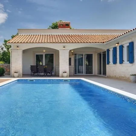 House In With Terrace, Air Conditioning, Wi-fi, Washing Machine Nedescina