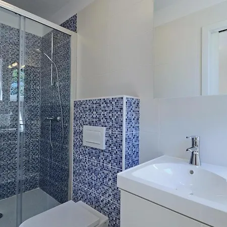 House In With Terrace, Air Conditioning, Wi-fi, Washing Machine * Nedescina