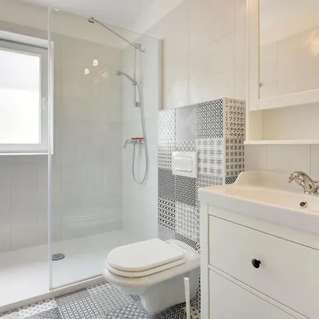 House In With Terrace, Air Conditioning, Wi-fi, Washing Machine 펜션 Nedeščina