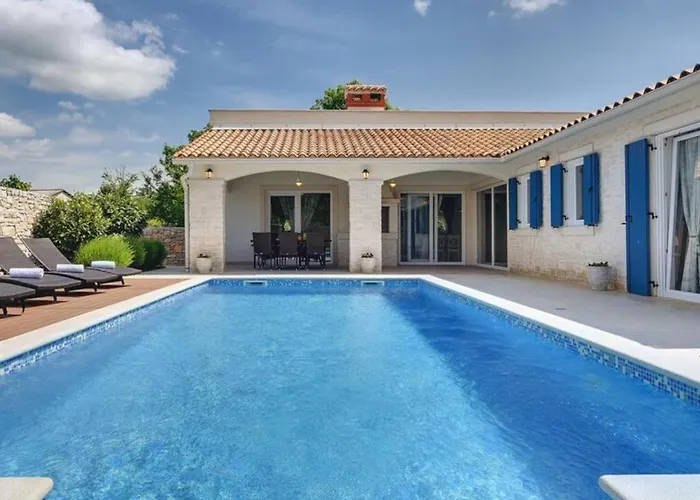 Vakantiehuis House In With Terrace, Air Conditioning, Wi-fi, Washing Machine