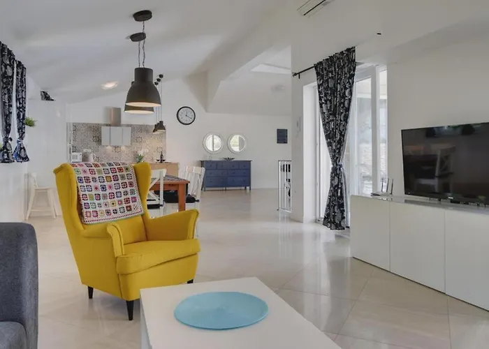 House In With Terrace, Air Conditioning, Wi-fi, Washing Machine * Nedeščina