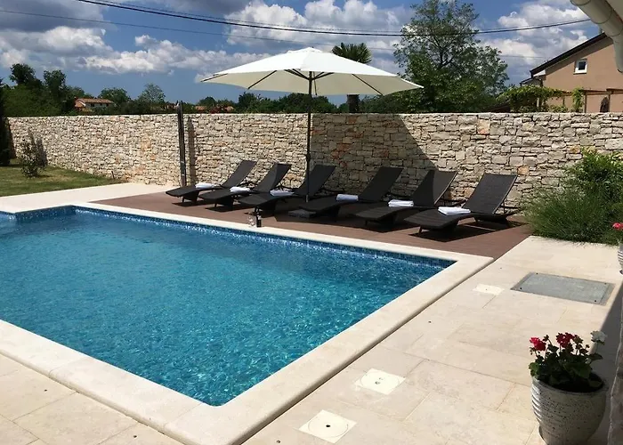 House In With Terrace, Air Conditioning, Wi-fi, Washing Machine