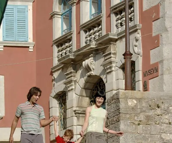 House In With Terrace, Air Conditioning, Wi-fi, Washing Machine Vakantiehuis Nedeščina