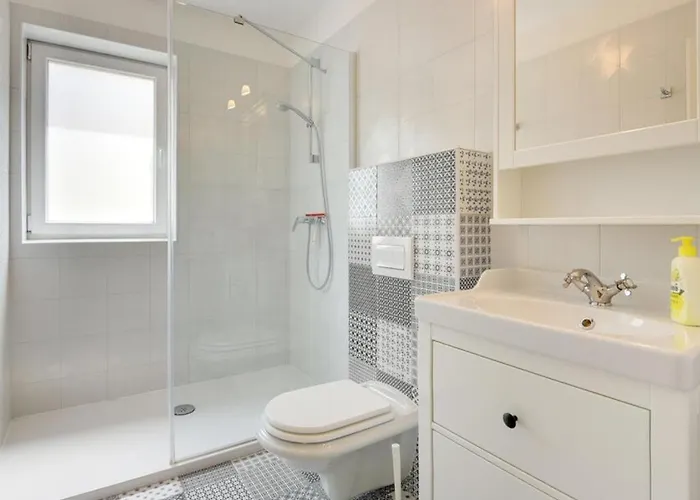 House In With Terrace, Air Conditioning, Wi-fi, Washing Machine Vakantiehuis Nedeščina