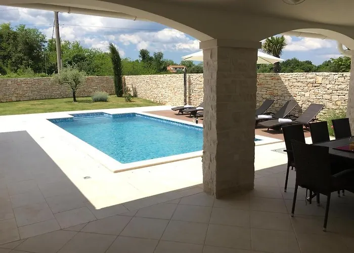 Vakantiehuis House In With Terrace, Air Conditioning, Wi-fi, Washing Machine